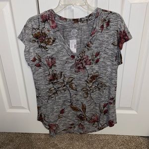 Maurices 24/7 v-neck top NWT Small